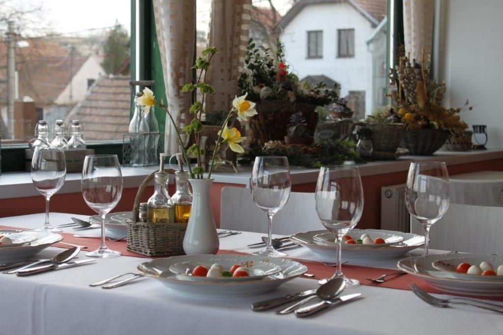 Hotel Vinohrad Milotice Экстерьер фото